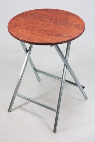 table de bistrot en couleur acajou