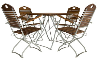 Set table avec quatre chaises de jardin avec accoudoir